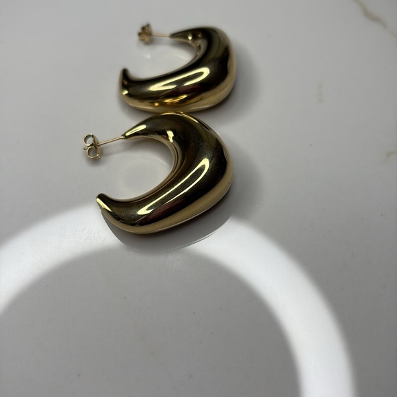 Elegant Gold Hoop Earrings - Picture 2 of 5